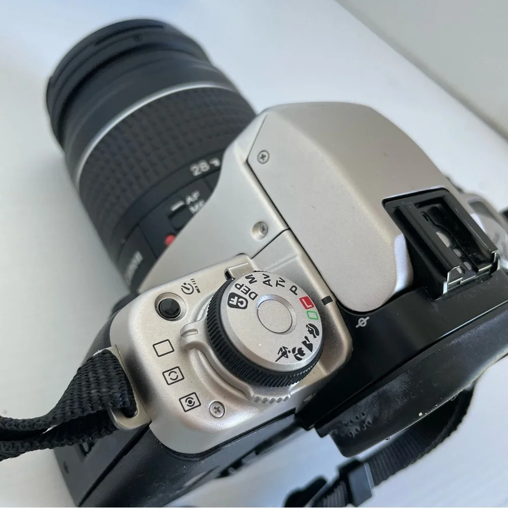 Canon Elan II 35mm film camera - Picture 6 of 8